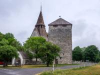Der Kastal Wehrturm und dahinter die Kirche von Gammelgarn aus 14.Jh